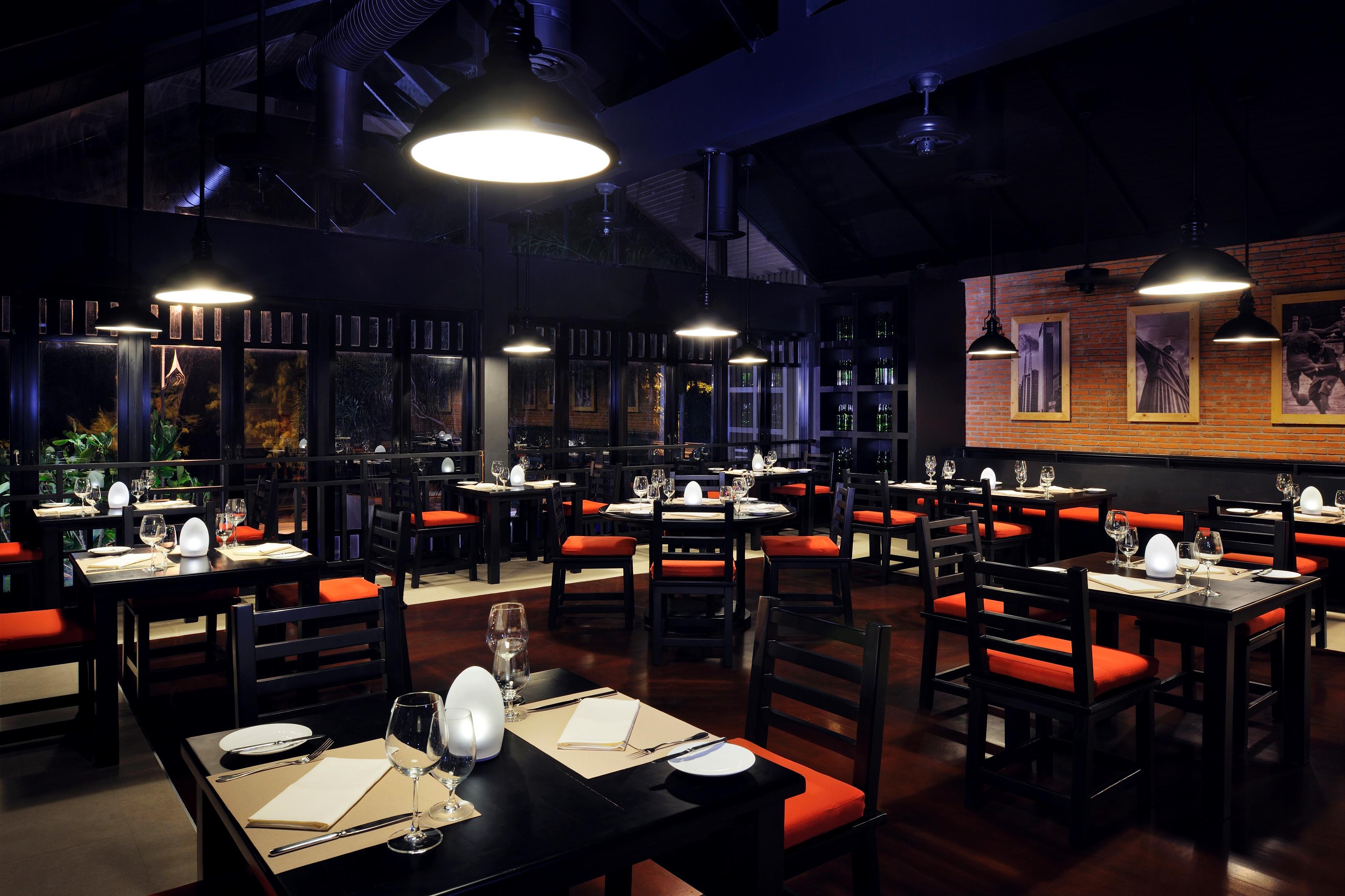 सहारा Paradox Phuket Karon