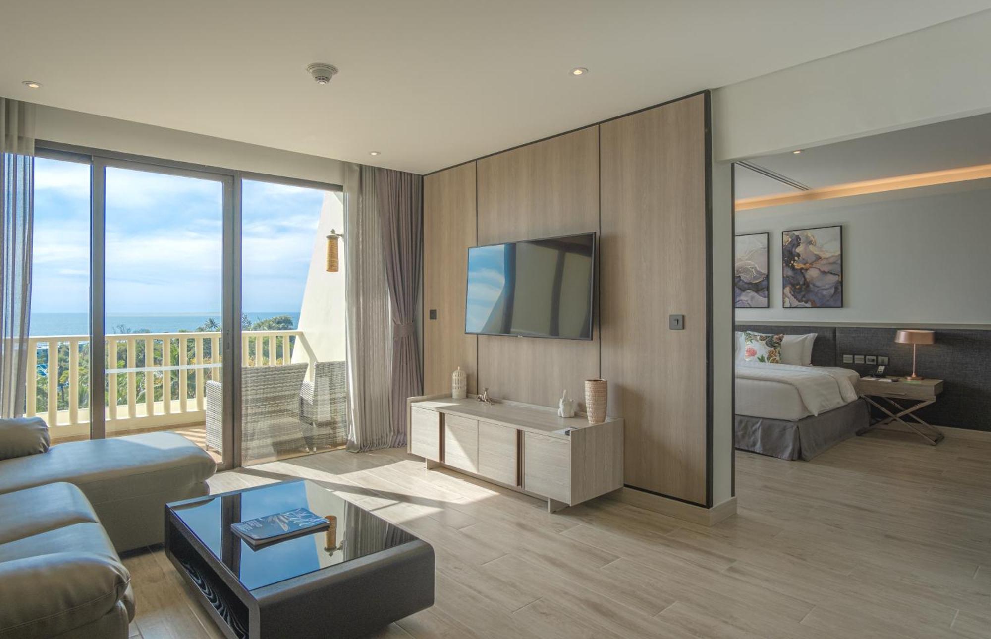Paradox Phuket Resor Karon